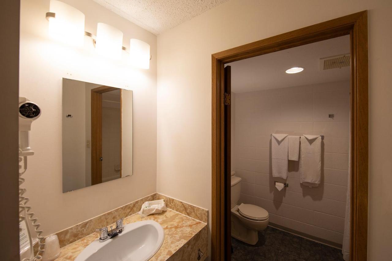 Dunvegan Inn & Suites Fairview 외부 사진