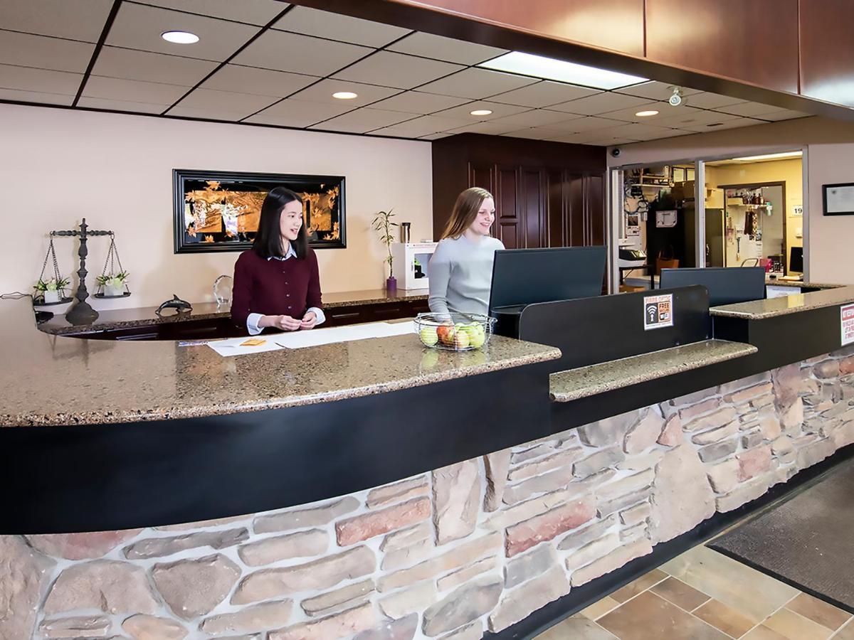 Dunvegan Inn & Suites Fairview 외부 사진