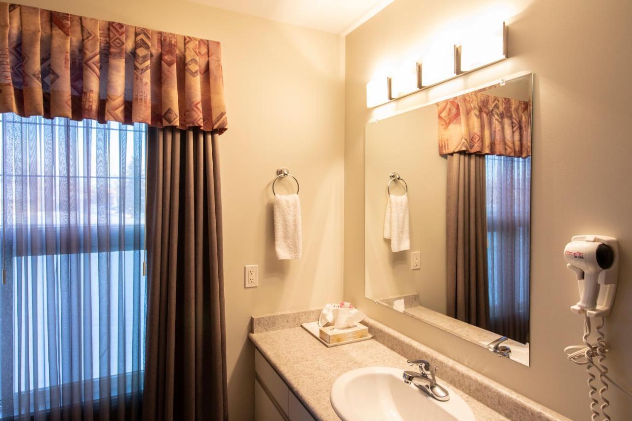 Dunvegan Inn & Suites Fairview 외부 사진