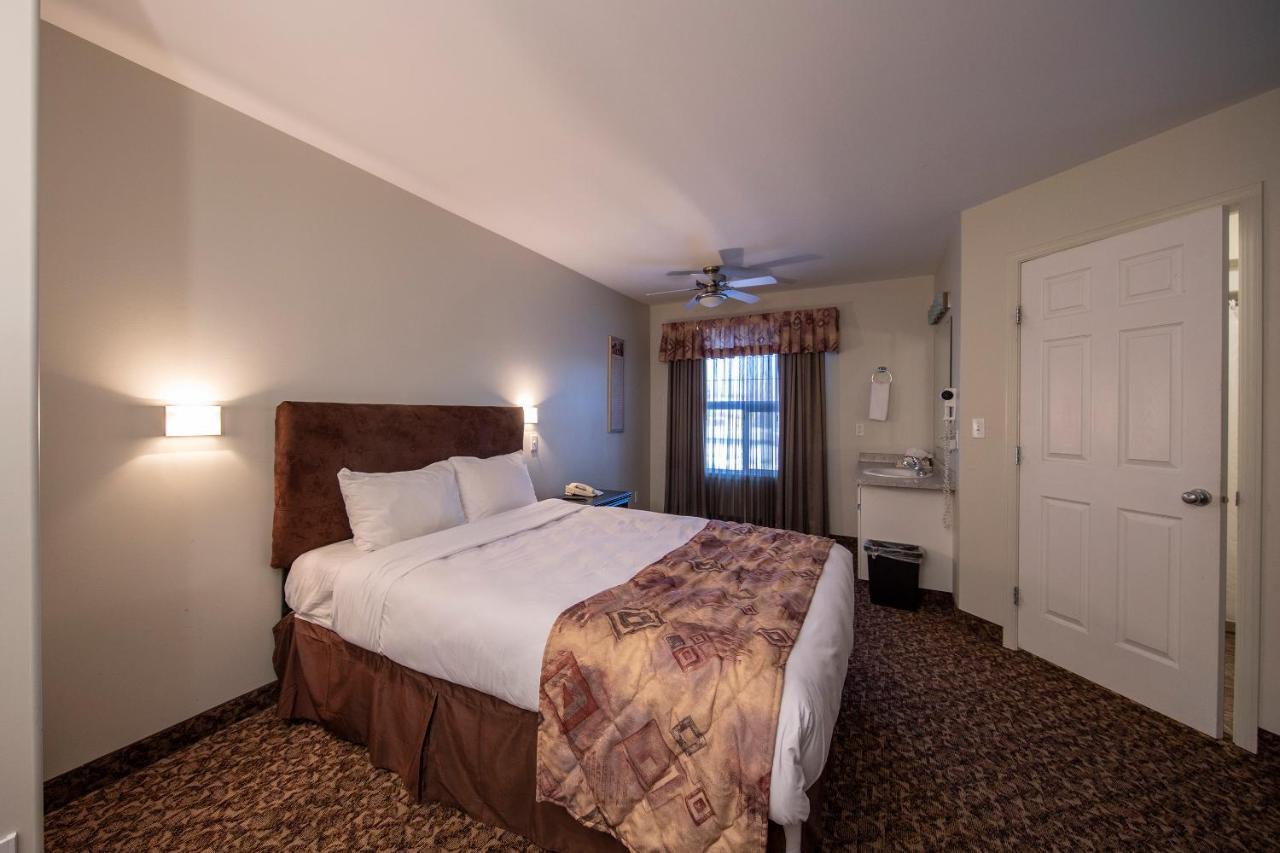 Dunvegan Inn & Suites Fairview 외부 사진